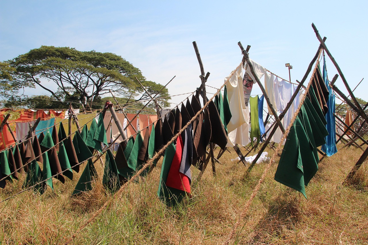 洗濯物の外干し時に女性が気をつけるべき防犯対策は？