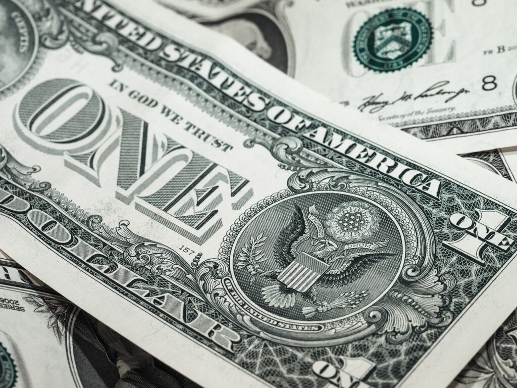 一人暮らしの緊急時に必要なお金の備えはどれくらい？